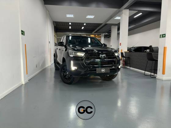 TOYOTA HILUX 2.8 D-4D TURBO DIESEL CD SRX 4X4 AUTOMÁTICO